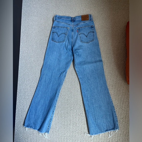 Levi’s Ribcage Crop Flare - Picture 2 of 6